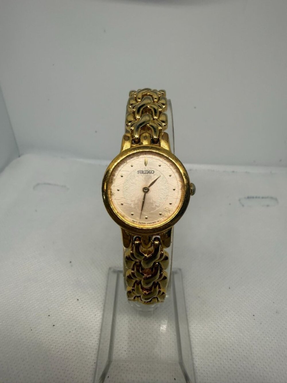 Seiko V700-6389 Women Gold-Tone Textured Link Bracelet White Dial Quartz Watch